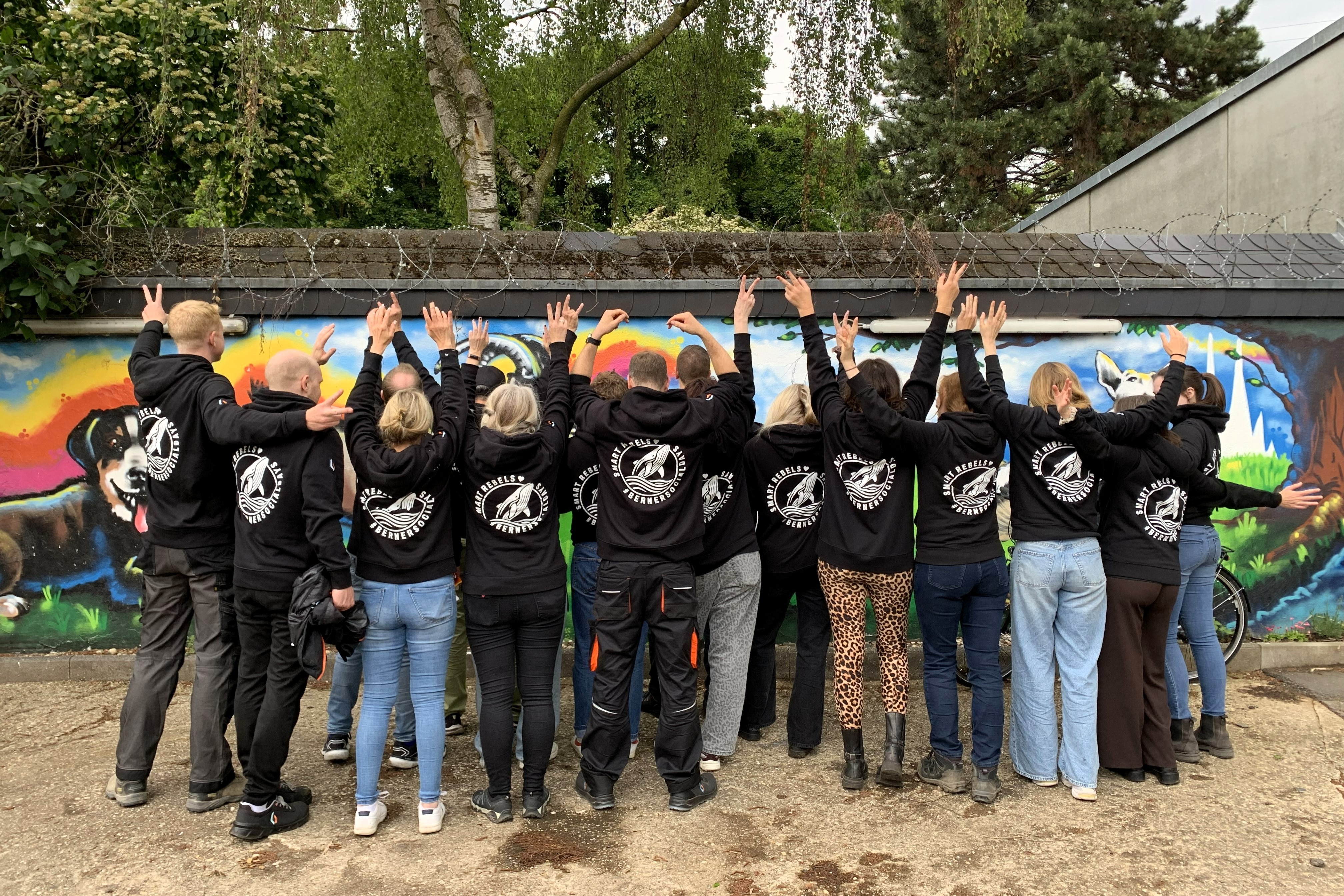 Anpacken für Hund, Katze und Hase: BERNER Group erneuert Außenbereiche im Tierheim Köln-Zollstock Berner Group