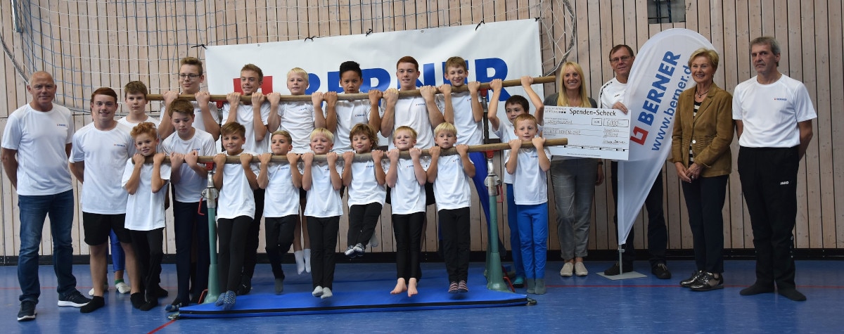 Donation of funds and stylish, multifunctional new shirts for KTV Hohenlohe gymnasts Berner Group